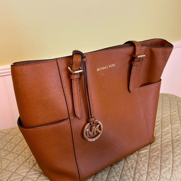Michael Kors purse - Picture 1 of 4